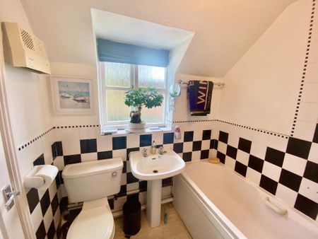 1 bedroom in a house share to rent - Photo 5