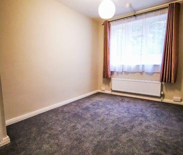 2 Bed Flat, Bath Road, RG1 - Photo 4