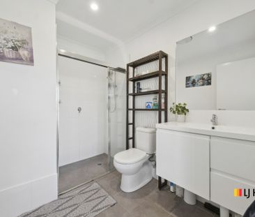 Great Townhouse With Flexible Floorplan - Photo 2