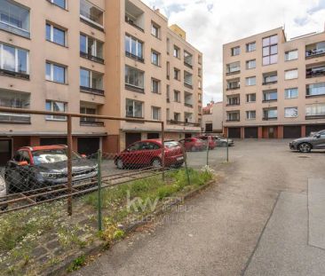 Světlý byt 3+kk se dvěma lodžiemi v klidné části pražské Michle - Fotografie 4