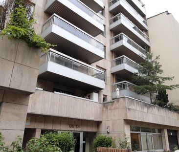 À LOUER GRAND STUDIO 26.42m2 + TERRASSE DE 18m2 BOULOGNE BILLANCOURT. - Photo 2