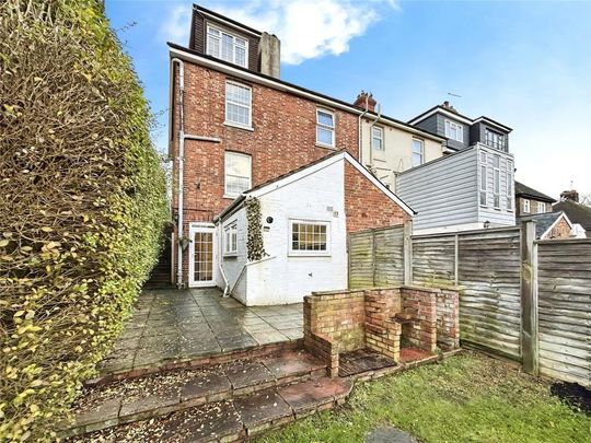 3 bedroom end of terrace house to rent - Photo 1