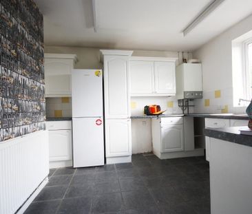 Bournemead Avenue, Northolt, Middlesex, UB5 6PX - Photo 1