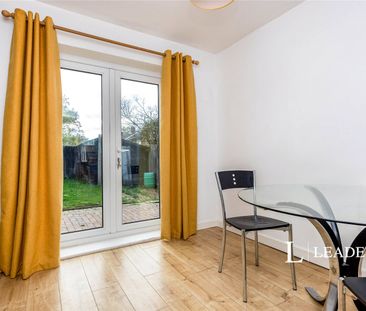 3 bedroom house to rent Great Goodwin Drive, Guildford, GU1 - Photo 2