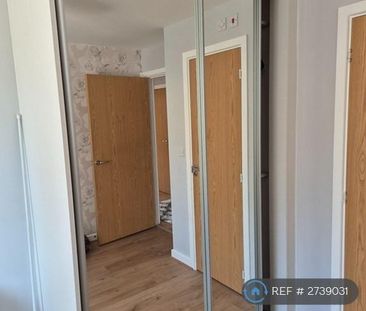 1 bedroom in a flat share to rent - Photo 2
