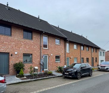 Rijwoning met 3 slaapkamers, garage en tuintje. - Foto 1