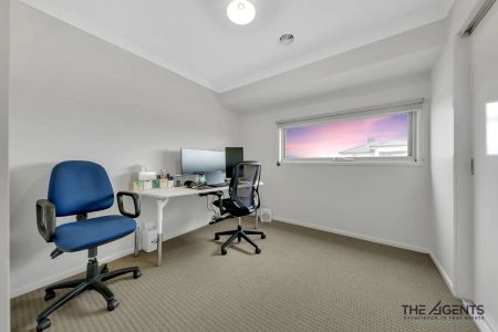 “Stunning Family Home for Lease in Prestigious Saratoga Point, Point Cook!” - Photo 2