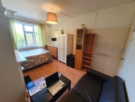 Room in a Shared Flat, Nether Street, N3 - Photo 3