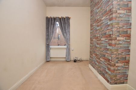 3 Bedroom Terraced House - Photo 2