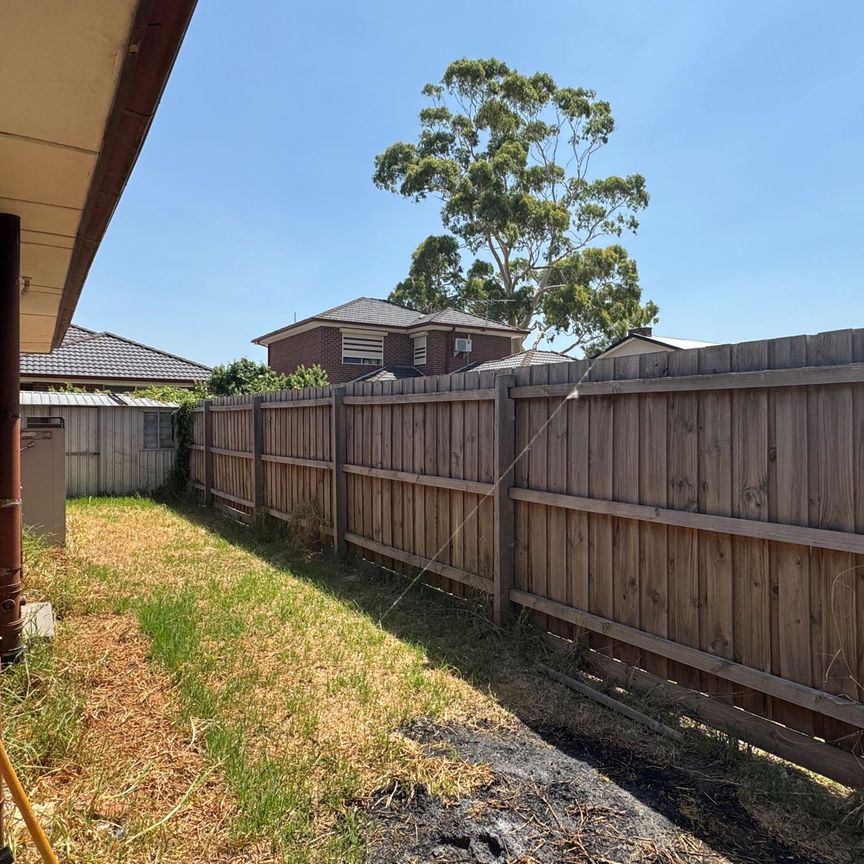 Cozy 2-Bedroom Gem Just Steps from Dandenong Market - Photo 1