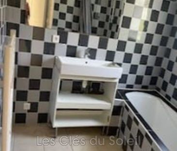 Location appartement 3 pièces 55 m² Sainte-Maxime - Photo 4