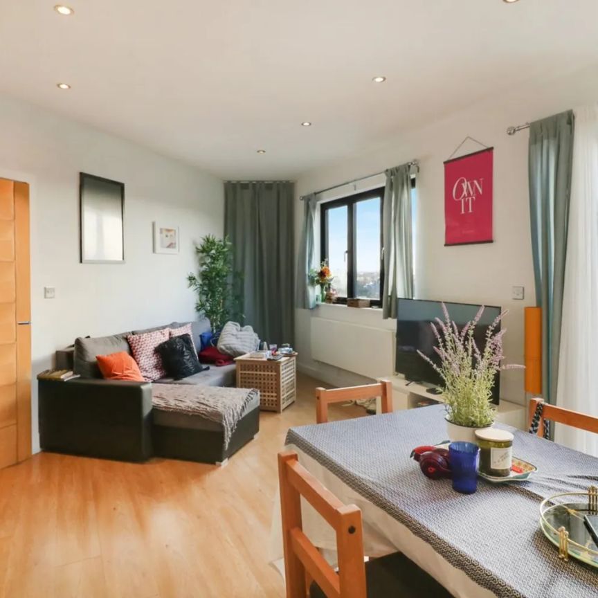 Neasden Lane, London, NW10 - Photo 1