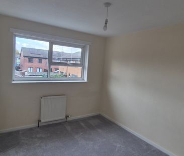 3 Bed Terraced House, Peterhead Walk, M5 - Photo 3