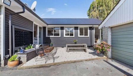 Suburban Serenity - Photo 3