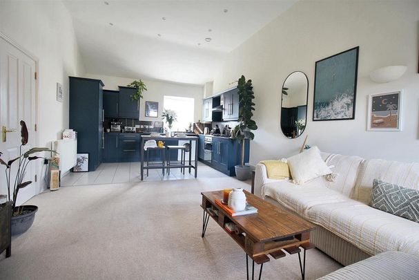 2 bedroom flat to rent - Photo 1