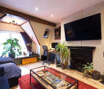 1 Bed Flat, Bateman Street, W1D - Photo 2