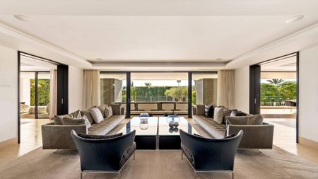 6 bedroom luxury Villa for rent in Sierra Blanca, Spain - Photo 3