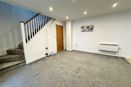 Blandford, DT11 - Photo 3