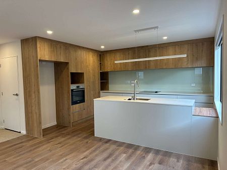 Brand new stunning town house - Photo 2