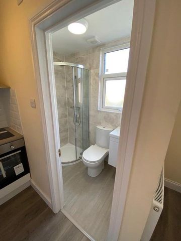 Studio to rent - Photo 5