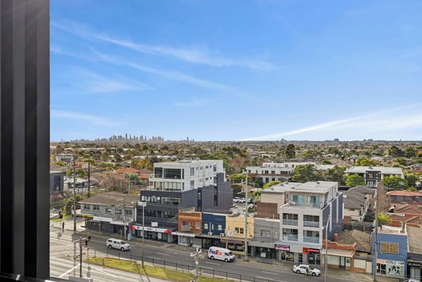 Stylish Urban Living with Breathtaking Views - Photo 1