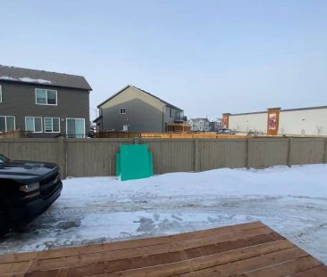 Double Garage 2710 66 St SW 3 BEDROOM | 2.5 BATHROOM TOWNHOUSE — Do... - Photo 5