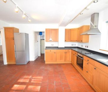 3 bedroom semi-detached house to rent - Photo 6