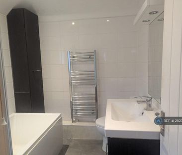 2 bedroom semi-detached house to rent - Photo 3