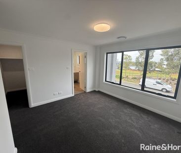 Modern Family Comfort Meets Sophisticated Design - Photo 4