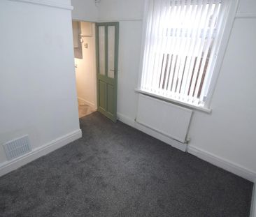 2 bedroom semi-detached bungalow to rent - Photo 4