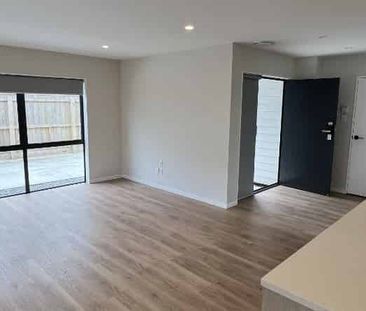 Luxury, Location, and Convenience - Photo 3