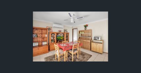 🏡 Charming Family Home in a Prime Hassall Grove Location - Photo 5