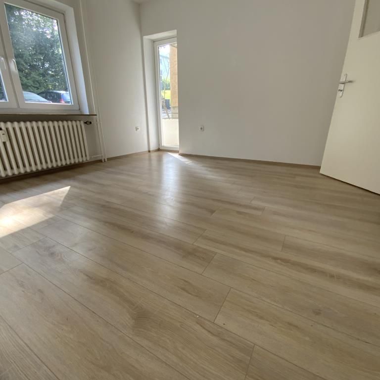 Wir modernisieren: gut aufgeteilte 4 Zimmer-Wohnung mit Balkon in Lüdenscheid Worth-Honsel - Photo 1