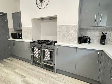 Professional HMO, All Bills Included Room 3 - Photo 3