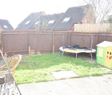 2 bedroom end of terrace house to rent - Photo 2