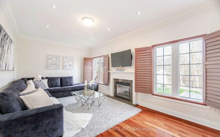 7 Sorbonne Drive #UPPER - Photo 2