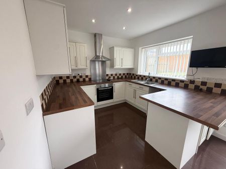 3 bedroom semi-detached house to rent - Photo 3