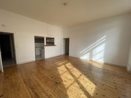 APPARTEMENT T5 A LOUER LYON 4EME ARRONDISSEMENT Mairie-Tabareau - Photo 2