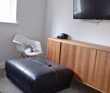 6 bedroom end of terrace house to rent - Photo 2