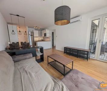 TRIENNA: Moderne 2-Zi-Wohnung mit Balkon / vollmöbliert - Photo 1