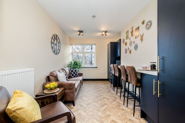 Crown House, Nuneaton, CV11 4BX - Photo 1