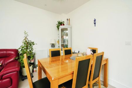 2 bedroom semi-detached house to rent - Photo 3