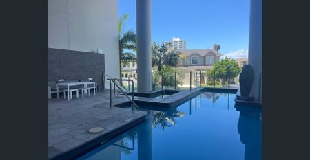 Modern Three-Bedroom Apartment in ‘Riva on Chevron’ - Photo 3