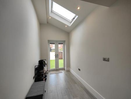 3 bedroom terraced house to rent - Photo 2