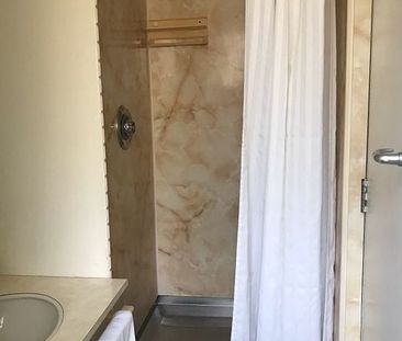 Riccarton Short term Furnished Bedsit Available - Photo 5