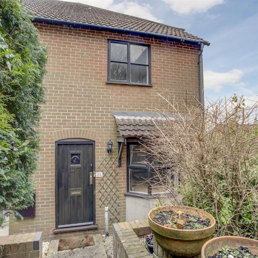 Lawsone Rise, High Wycombe - Photo 1