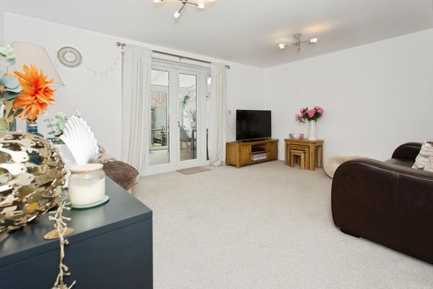 3 bedroom terraced house to rent - Photo 1