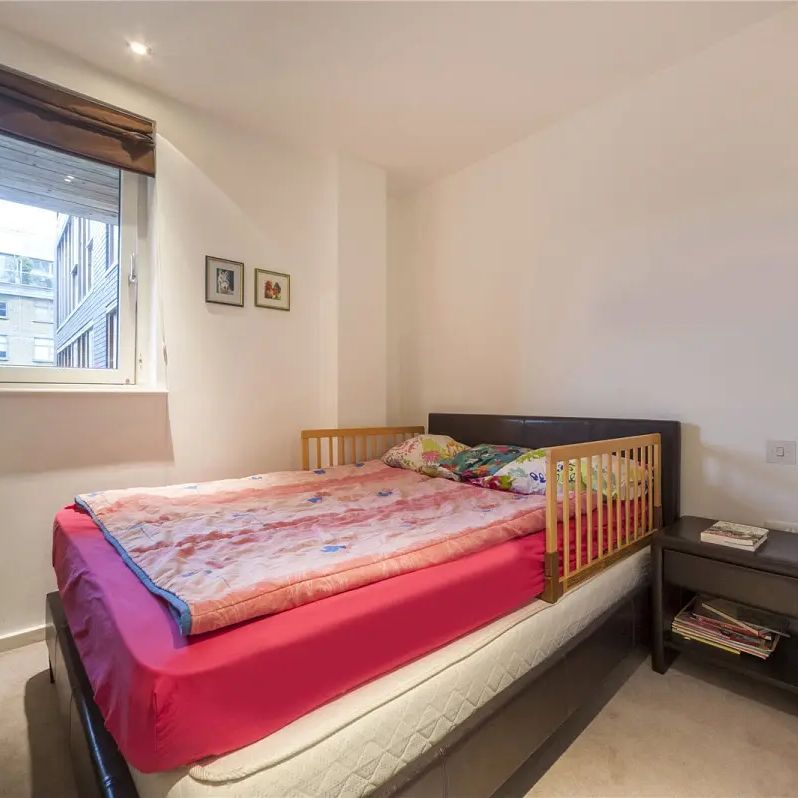 2 bedroom flat in Islington - Photo 1