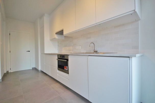 Ruim appartement met 3 slaapkamers in het stadscentrum - Photo 1