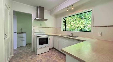 Three Bedroom Family Home In A Convenient Location - Photo 5